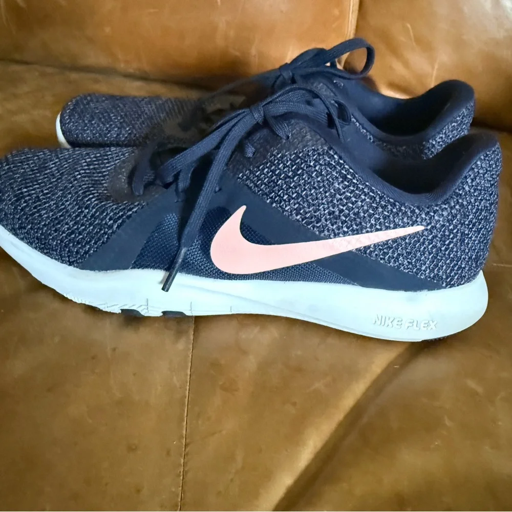 Nike Training Flex TR8 Navy Coral Running Shoes wms 9 - Picture 3 of 6